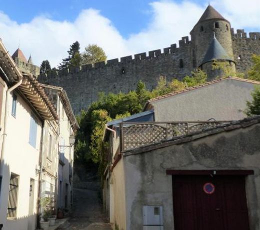 Maison des Remparts nichee sous la Cite