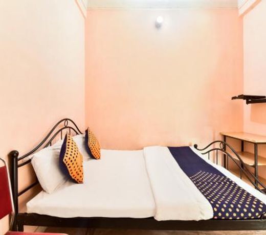 Elegant 1BR Retreat in Dream-City, Mumbai