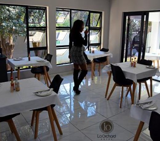 La Orchard Hotel