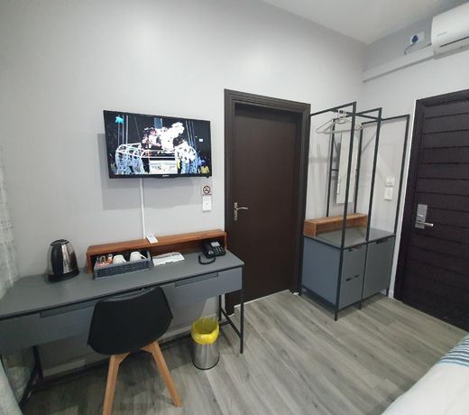 La Orchard Hotel