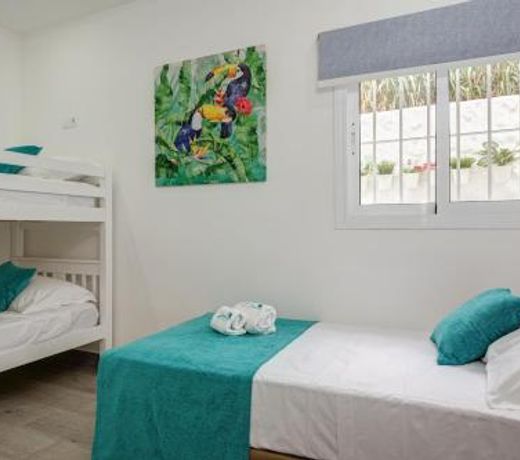 Villa Conchita By Seric,15´ walking to the beach