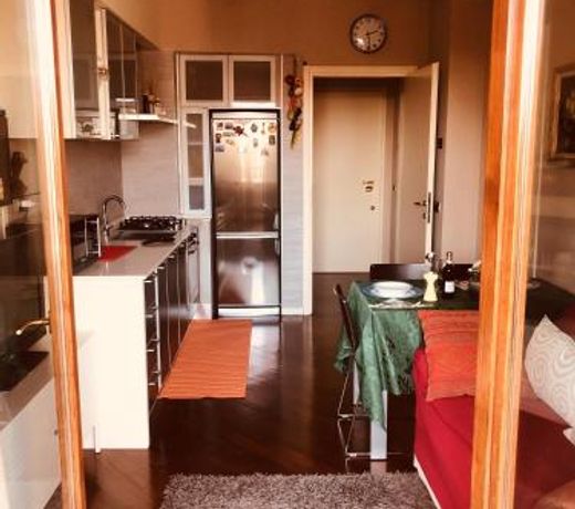 One bedroom appartement with city view enclosed garden and wifi at Monza