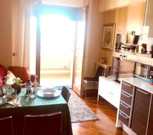 One bedroom appartement with city view enclosed garden and wifi at Monza