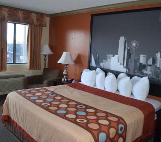 Hill Country Inn and Suite