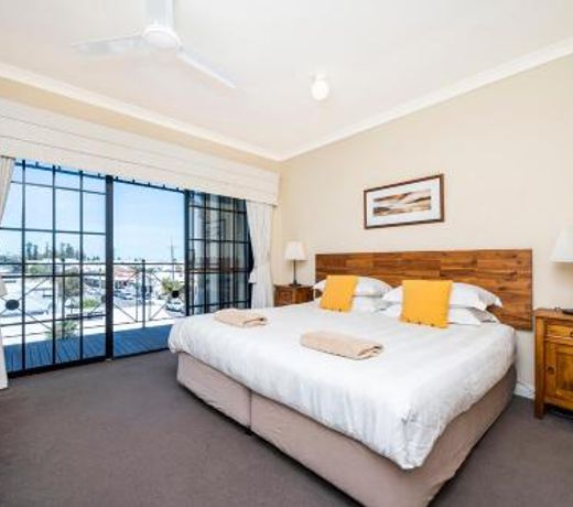 Ocean Sunsets - 2 bedroom converted warehouse apartment