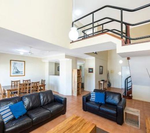 Ocean Sunsets - 2 bedroom converted warehouse apartment