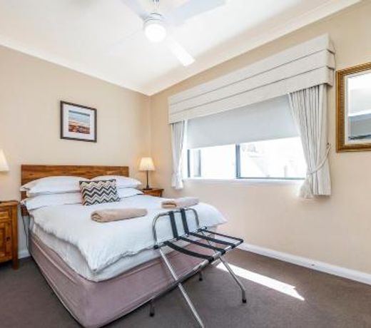 Ocean Sunsets - 2 bedroom converted warehouse apartment