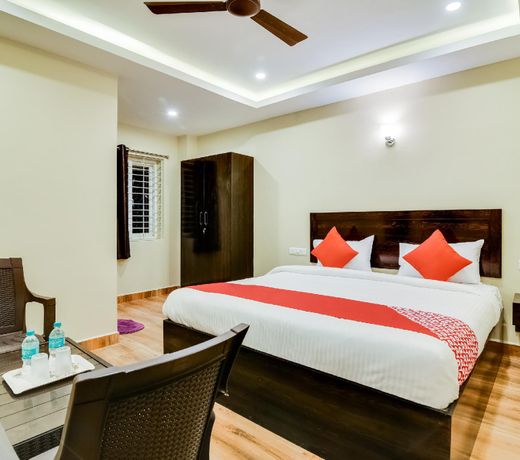 Capital O 28216 Raajas Grand