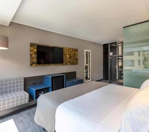 Ola Santiago Providencia, Tapestry Collection by Hilton