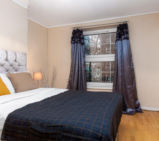 NEWCOURT HOUSE - DELUXE GUEST ROOM 1