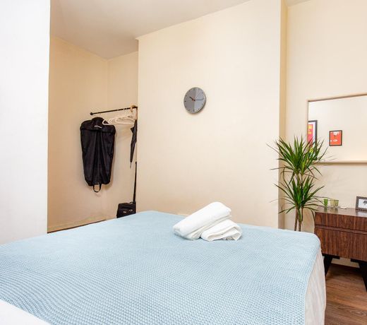 SIDNEY STREET - DELUXE GUEST ROOM 1