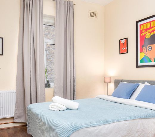 SIDNEY STREET - DELUXE GUEST ROOM 1