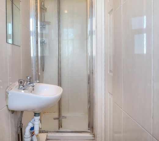 CORRINGHAM HOUSE - DELUXE GUEST ROOM 4