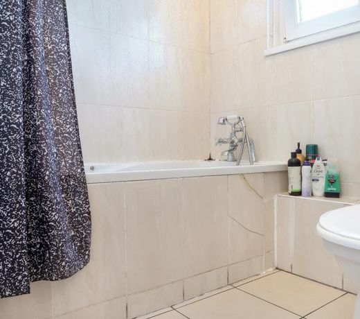 CORRINGHAM HOUSE - DELUXE GUEST ROOM 4