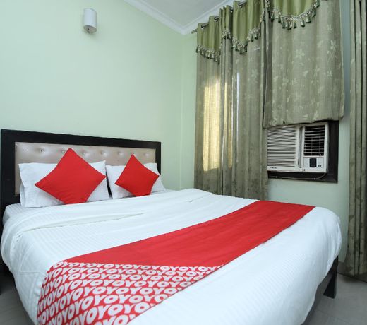 OYO 41059 Hotel Satkar