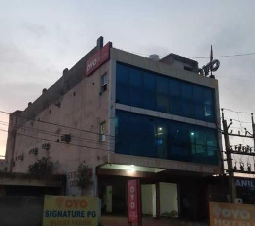 OYO Preferred 37918 Hotel Signature Inn