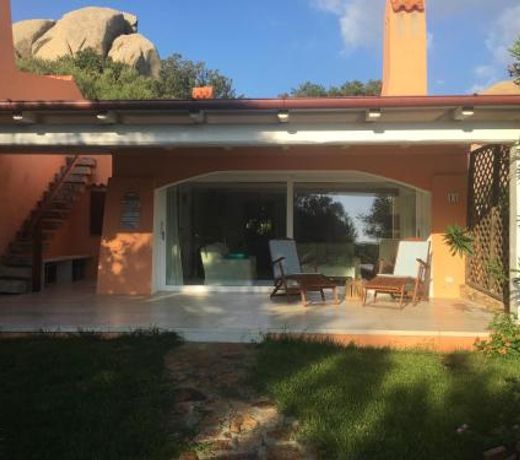 Casa Maia with shared swimming pool