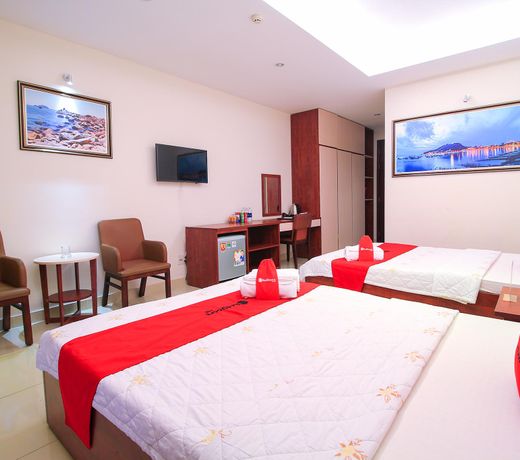 RedDoorz Plus @ Tran Phu