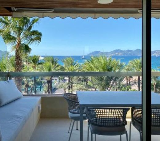 Blvd De La Croisette 82A, Cannes, La Reale