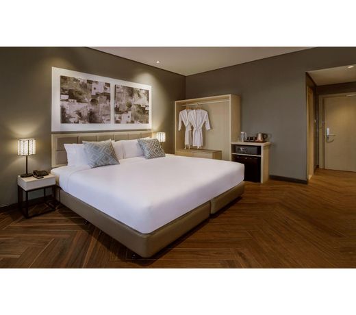 Summit Hotel Greenhills