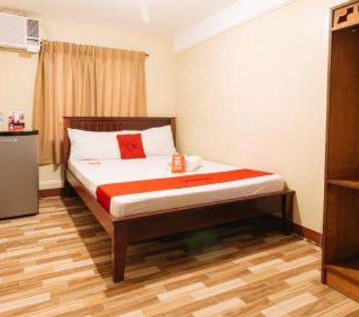 RedDoorz near PNR Espana Station