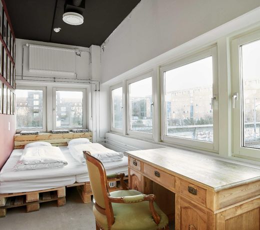 Urban Camper Hostel & Bar