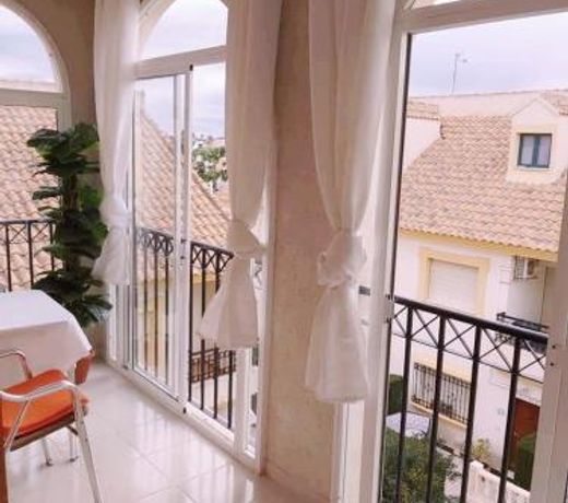 CASA ROSI - 5-10 Minute Walk To La Zenia Beach, Shops, Paddys Point, Cabo Roig - Free WIFI - Pool And Bar Nearby - 6 Euros Pool Use July - Sept - Optional