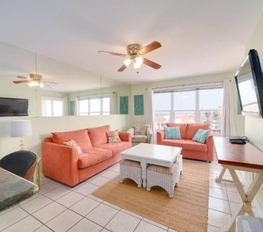 Relaxing Condo, Great Location, 3 Minute Walk To The Beach Condo