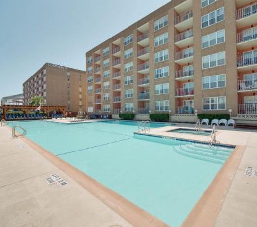 Relaxing Condo, Great Location, 3 Minute Walk To The Beach Condo