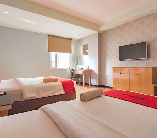 RedDoorz Premium near Bandung Station
