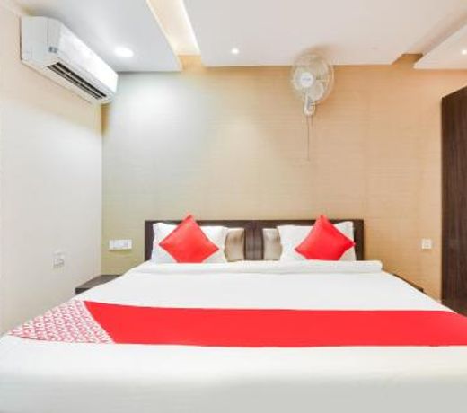 OYO 60026 The Moody Moon Hotel