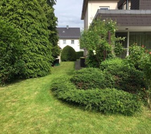 Entire house, quiet city location, garden, parking