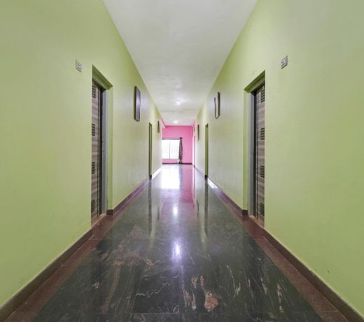 OYO 46077 Holiday Village  Residency Hotel