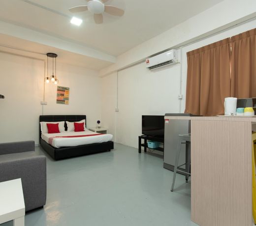 OYO 43993 Madsuite
