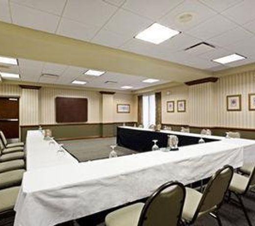 Holiday Inn Express Hotel & Su