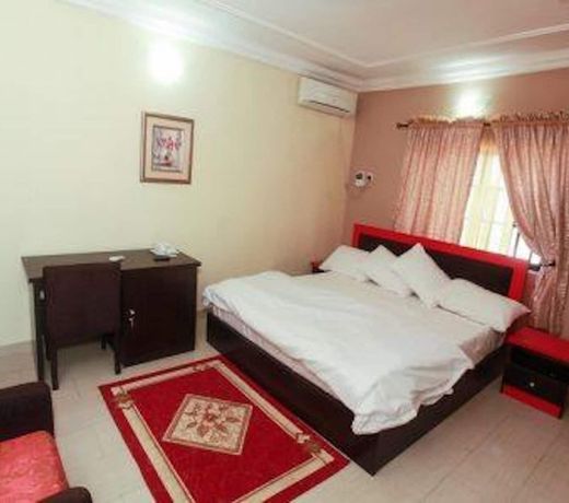 Carleton Hotel & Suites