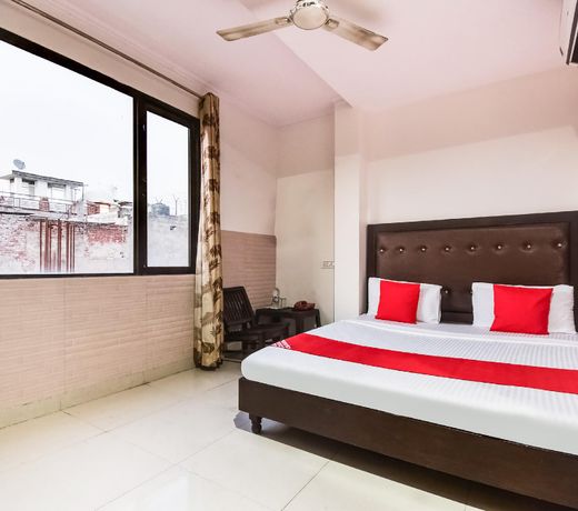 OYO 60618 Hotel Ab