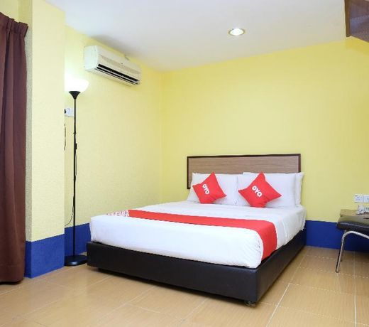 OYO 89352 Golden Terminal Lodge