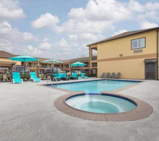 Days Inn & Suites by Wyndham La Porte