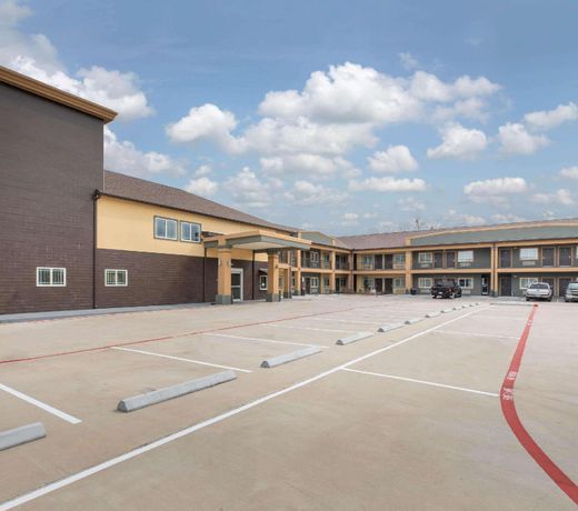 Days Inn & Suites by Wyndham La Porte