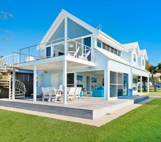 Middle Rock Beach House - Beach Front, Lake Cathie