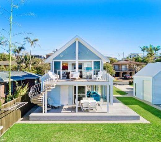 Middle Rock Beach House - Beach Front, Lake Cathie