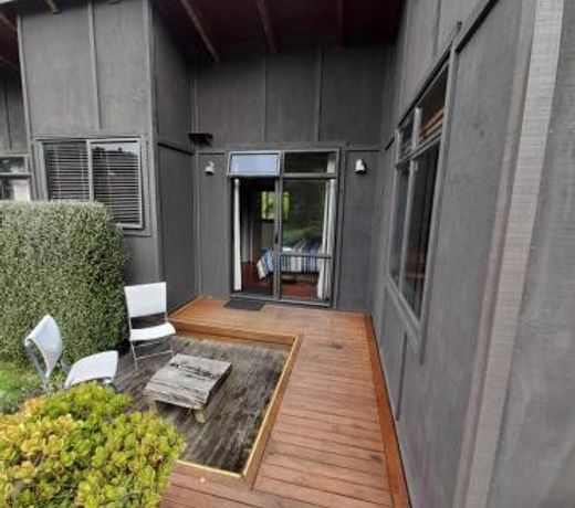 Piha Beachstay Accommodation