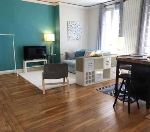 Loft en bord de Seine à Neuilly