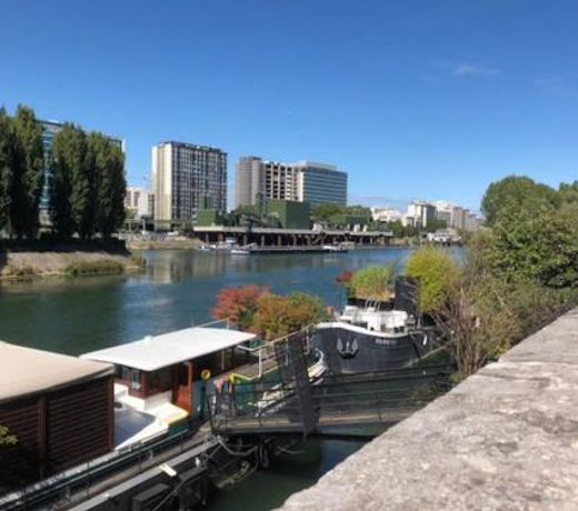 Loft en bord de Seine à Neuilly