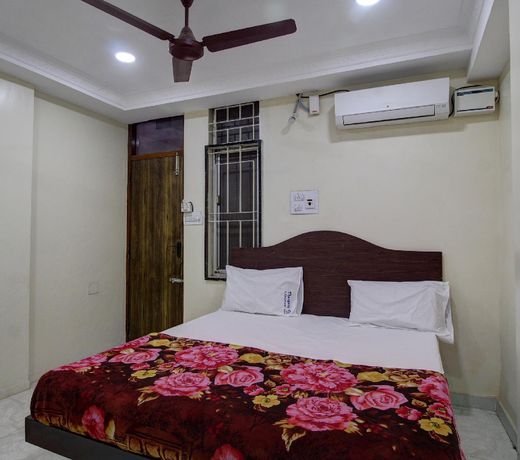 SPOT ON 42738 Thangam Lodge