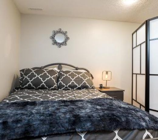 Spacious 6Bed 2bath Bungalow near WEM, w free parking & WiFi!