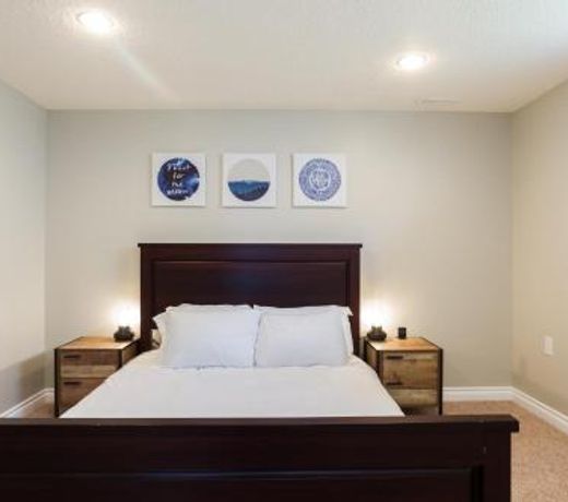 Spacious 6Bed 2bath Bungalow near WEM, w free parking & WiFi!