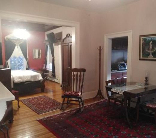 The Carriage House Inn