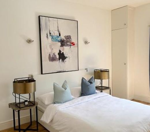 Modern and light 2 bed flat in SW2